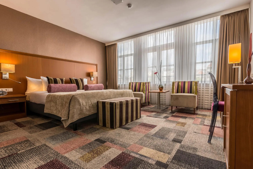 Standard Double room with canal view (full double bed)