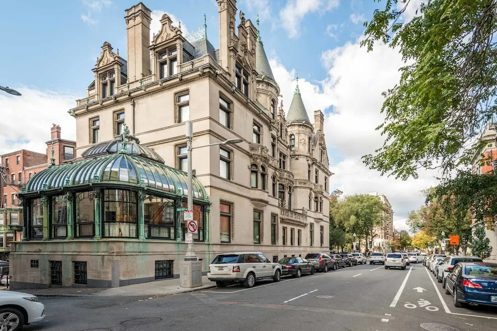 Pelicanstay in Boston Back Bay
