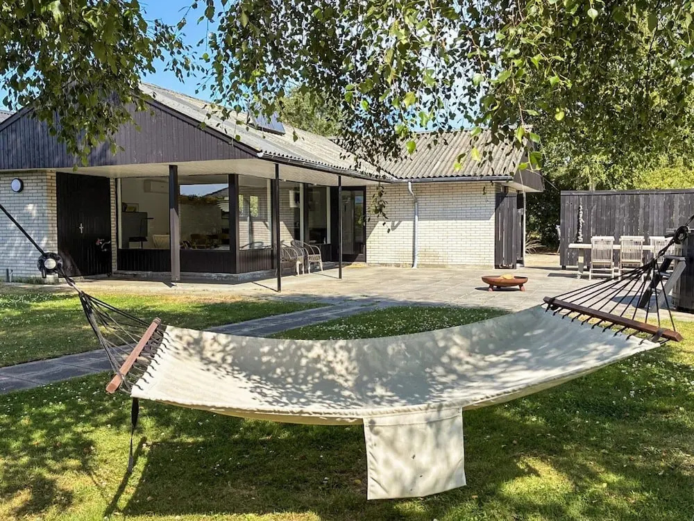 6 Person Holiday Home in Albaek