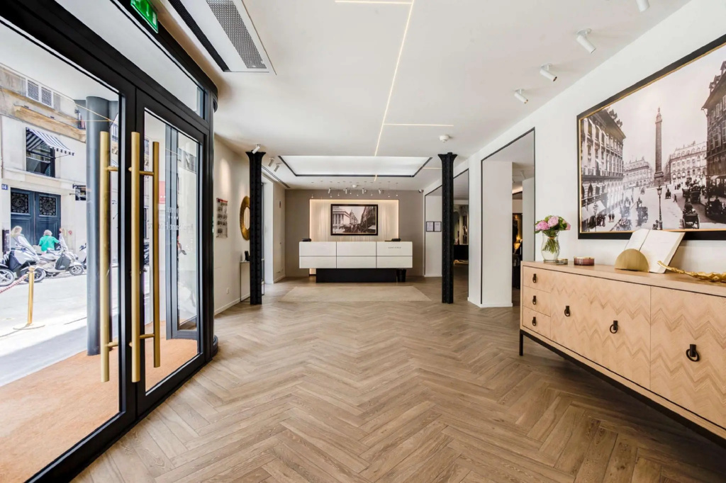 Lobby & Reception
