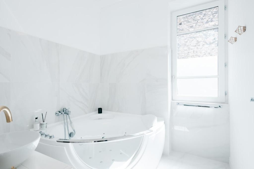 Les Précieuses Suites & Spa II