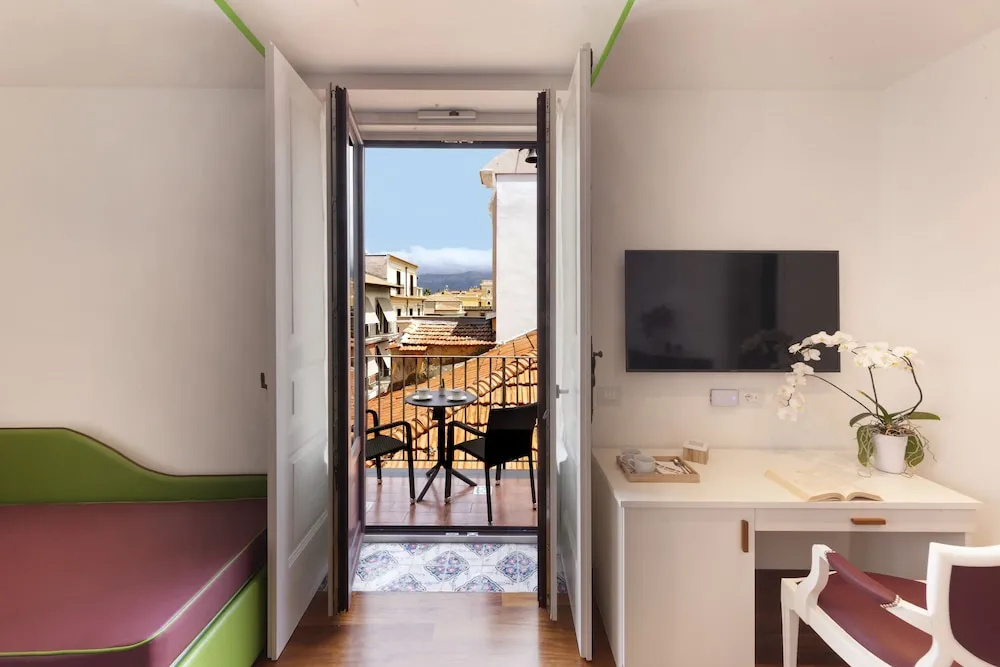Premium Quadruple room with city view