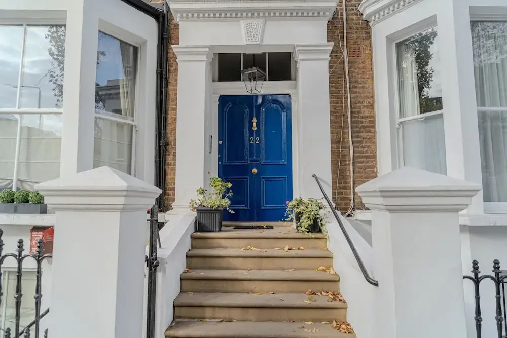 Warm & Welcoming London Escape With Home Touches