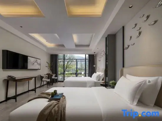 Standard Double room with river view (full double bed)
