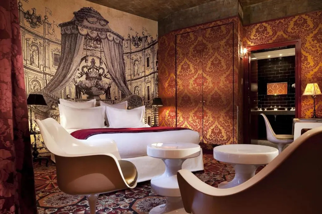 Hôtel du Petit Moulin, Haute Couture hotel by Lacroix 74