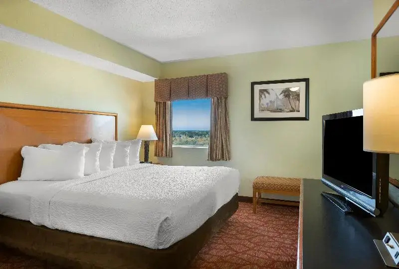 4 Bedrooms Standard Family room