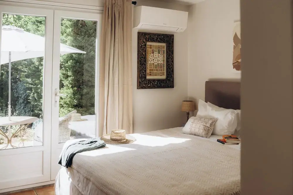 Studio with garden view