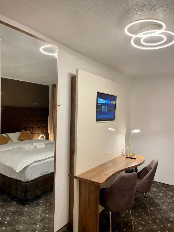 Deluxe Double room (full double bed)