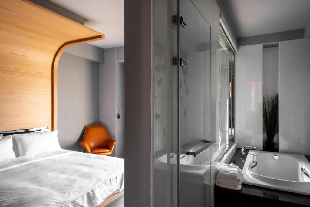 Deluxe Double room with balcony and with sea view (full double bed)