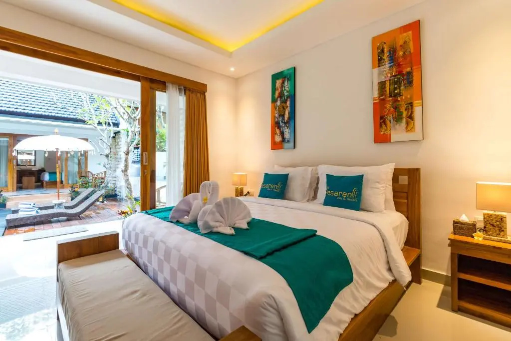 Suite with pool view