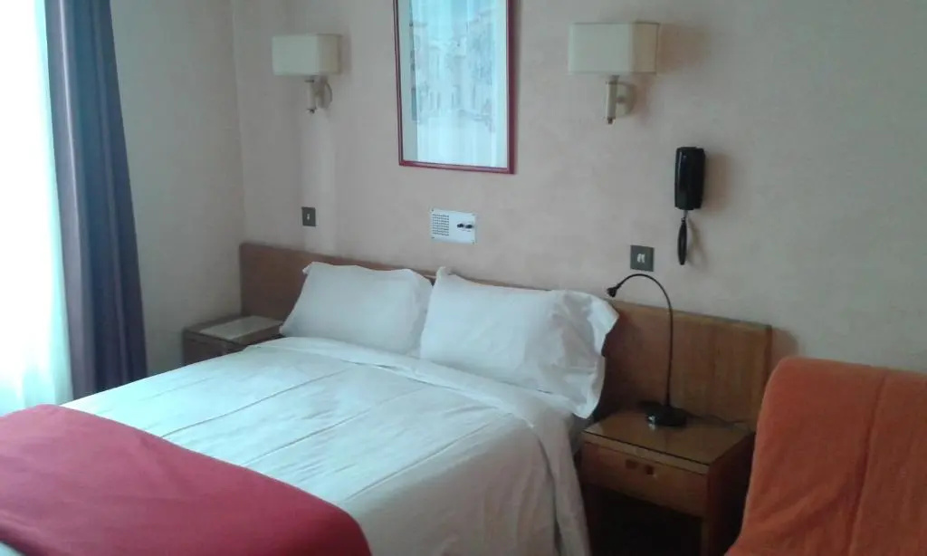 Afficher la photo 6 — Crystal Hotel
