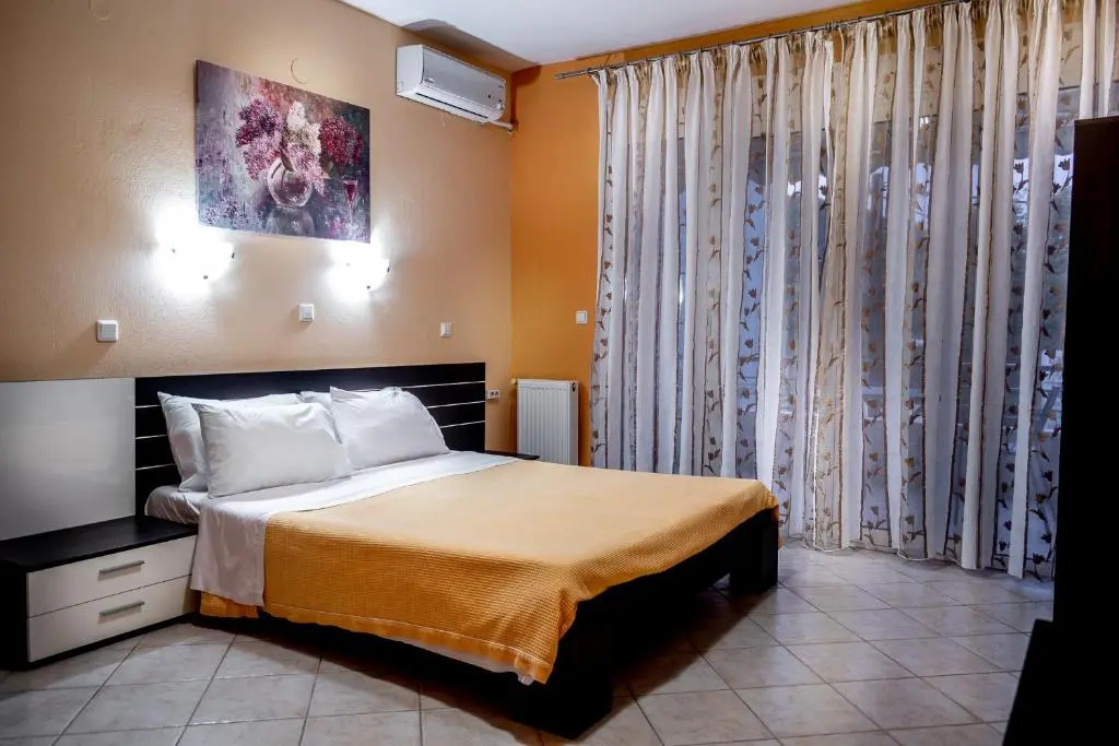 Standard Double room with pool view (full double bed)