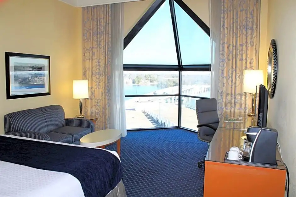 The Landing at Hampton Marina, Tapestry Collection by Hilton - Chambres