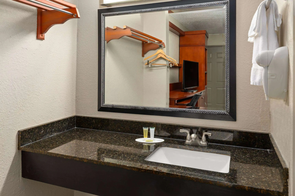 Days Inn by Wyndham Knoxville East - Général