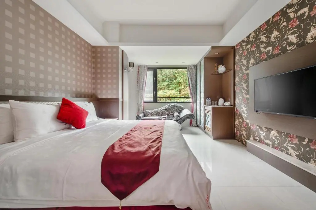 Standard Double room with mountain view (full double bed)