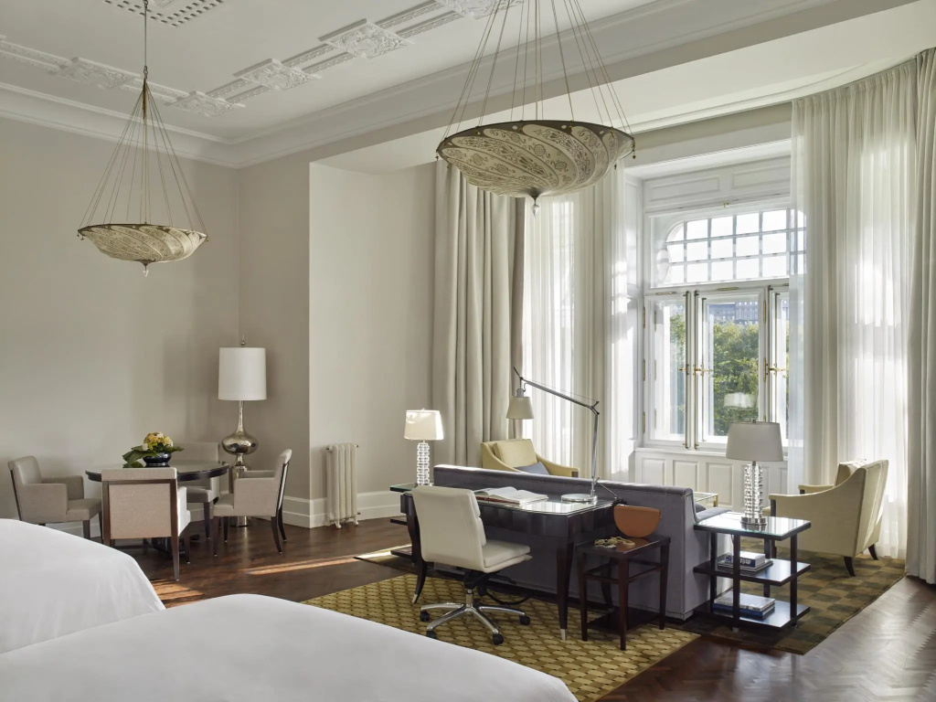 Park Double Suite with river view (full double bed)