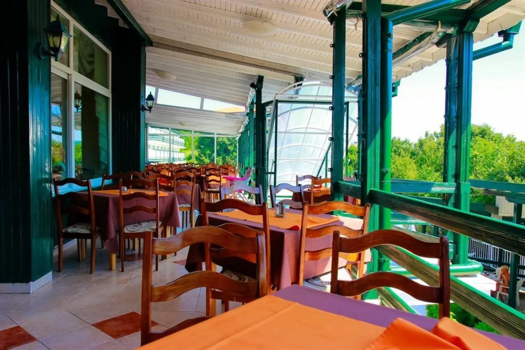Food & Beverage