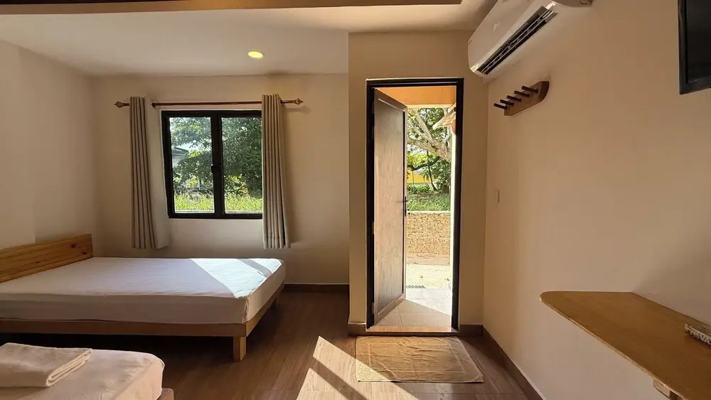 Deluxe Double room with balcony and with garden view (full double bed)