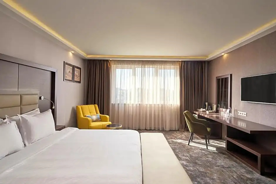 Suite with city view