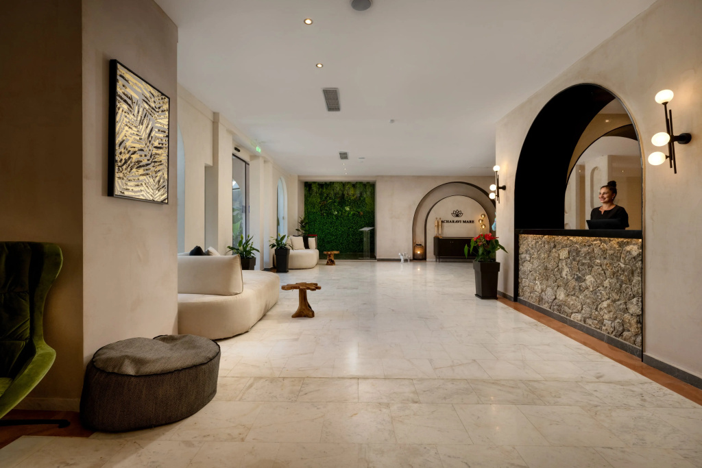 Lobby & Reception