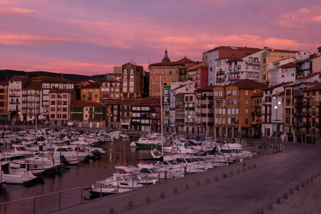 LAMERAGANE, en el centro histórico junto al parque