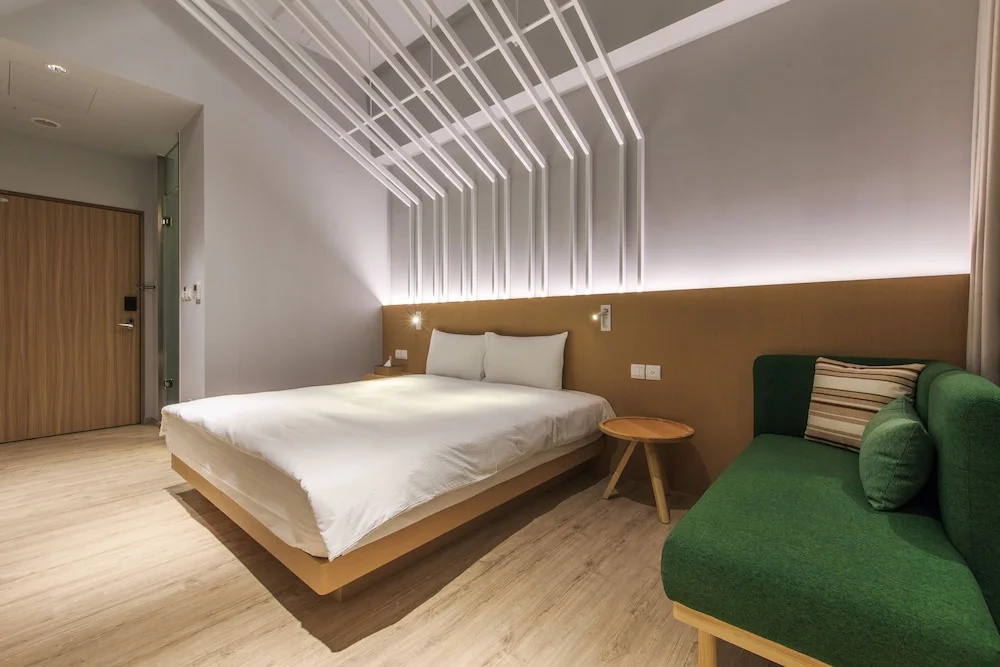 Classic Double room with city view full double bed