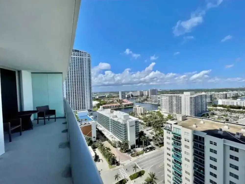 Beautiful Hyde Resort Luxe 2BR Private Beachfront
