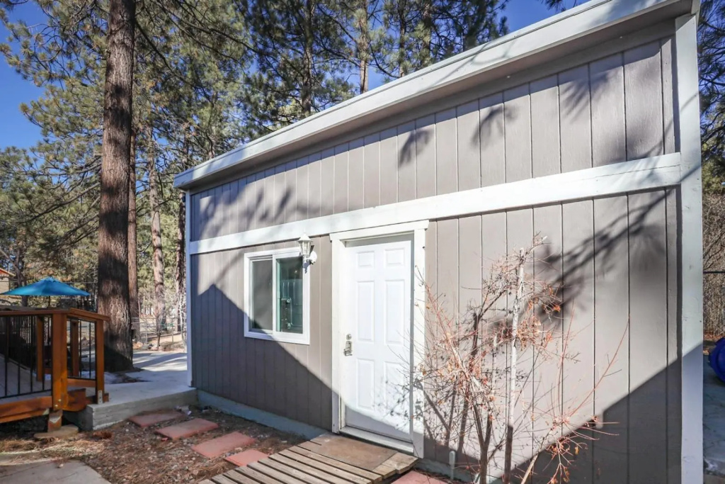 Comet's Cabin 3 Bedroom Home by RedAwning