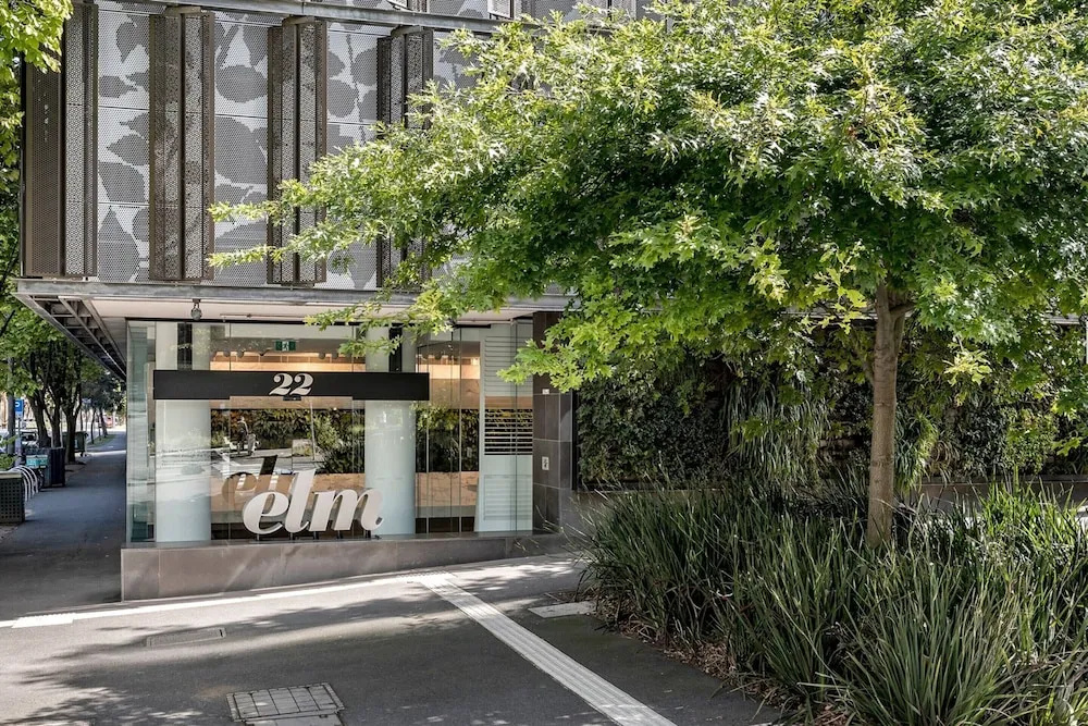 Chic City Escape With Pool, Gym & Parking