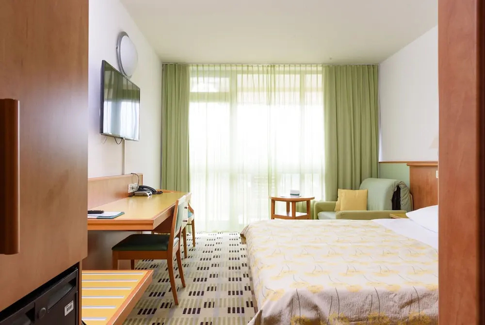 Standard Double room with balcony (full double bed)