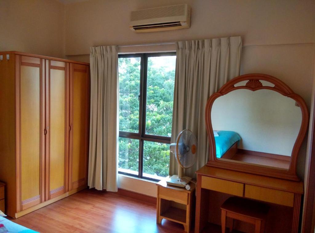 Nana Marina Court