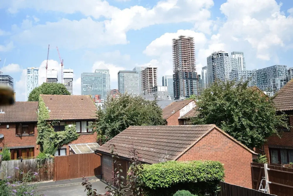 2 Bedroom House Near Canary Wharf