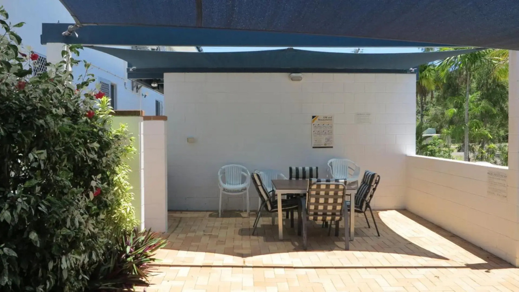 Paradise Apartments Unit 2