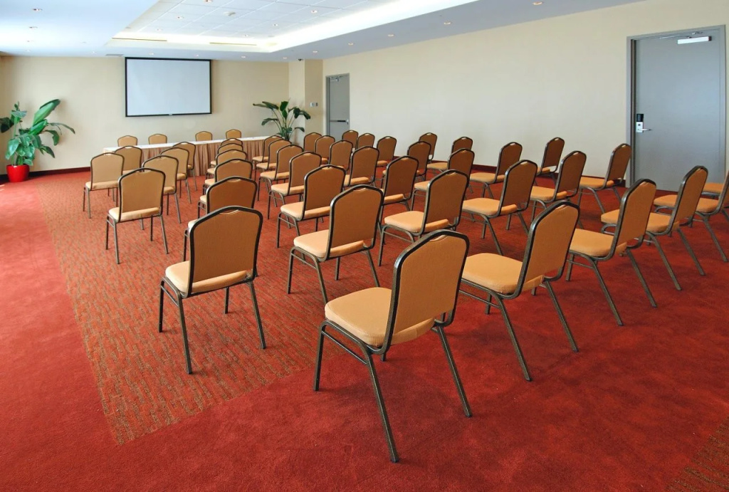 Holiday Inn & Suites Montreal Airport by IHG - Général