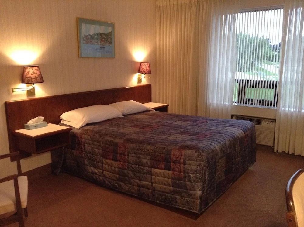 Deluxe Double room (full double bed)