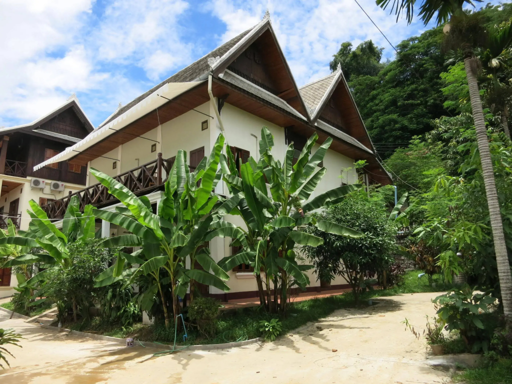 Namkhan Riverside Hotel
