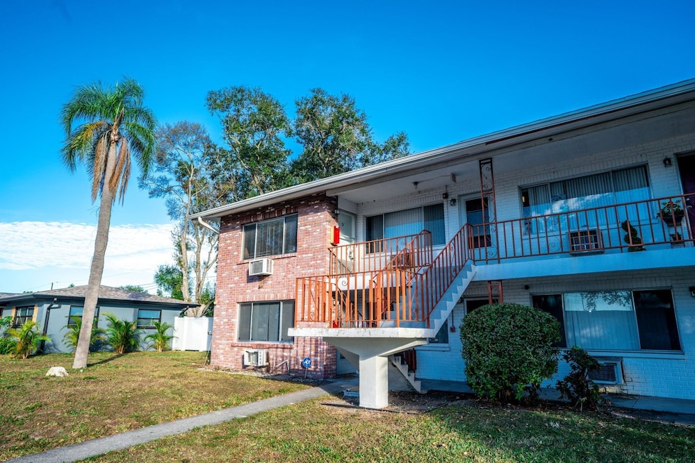 Clearwater Cove - 2344 Shelley St 1 Bedroom Condo