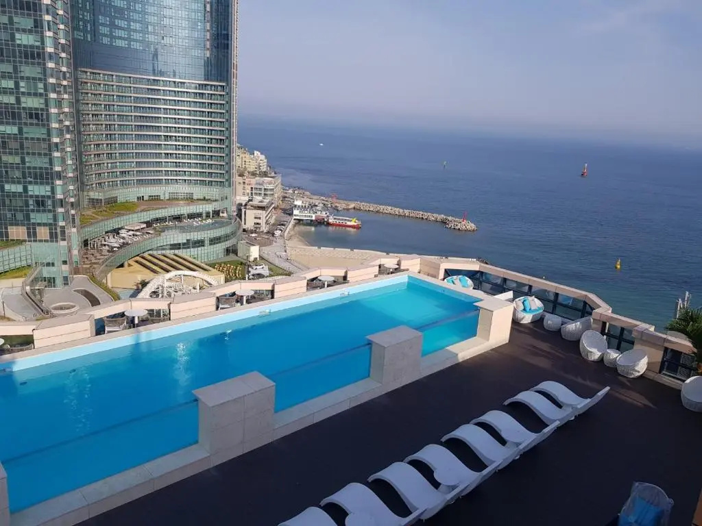 Junior Suite with partial ocean view
