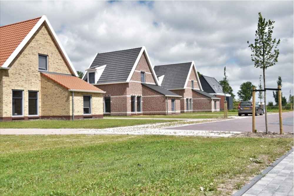2 Bedrooms Villa