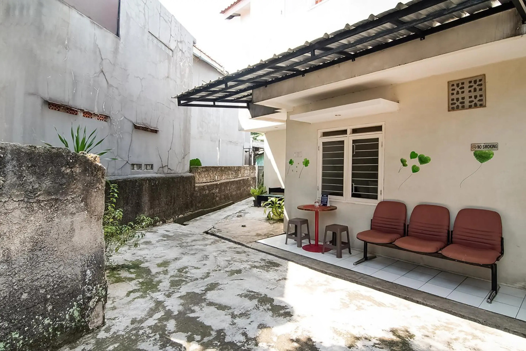 Spot On 3988 Kost Carmelia Baranangsiang Syariah