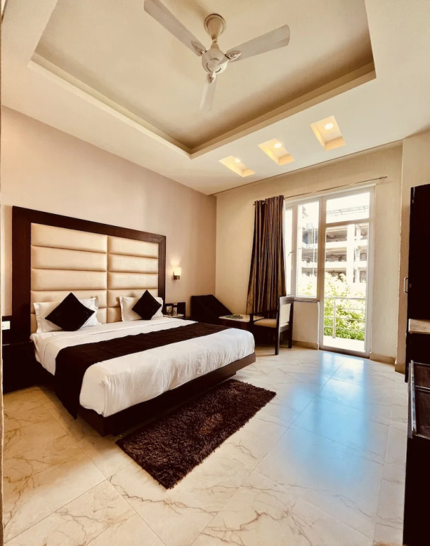 Deluxe room with city view