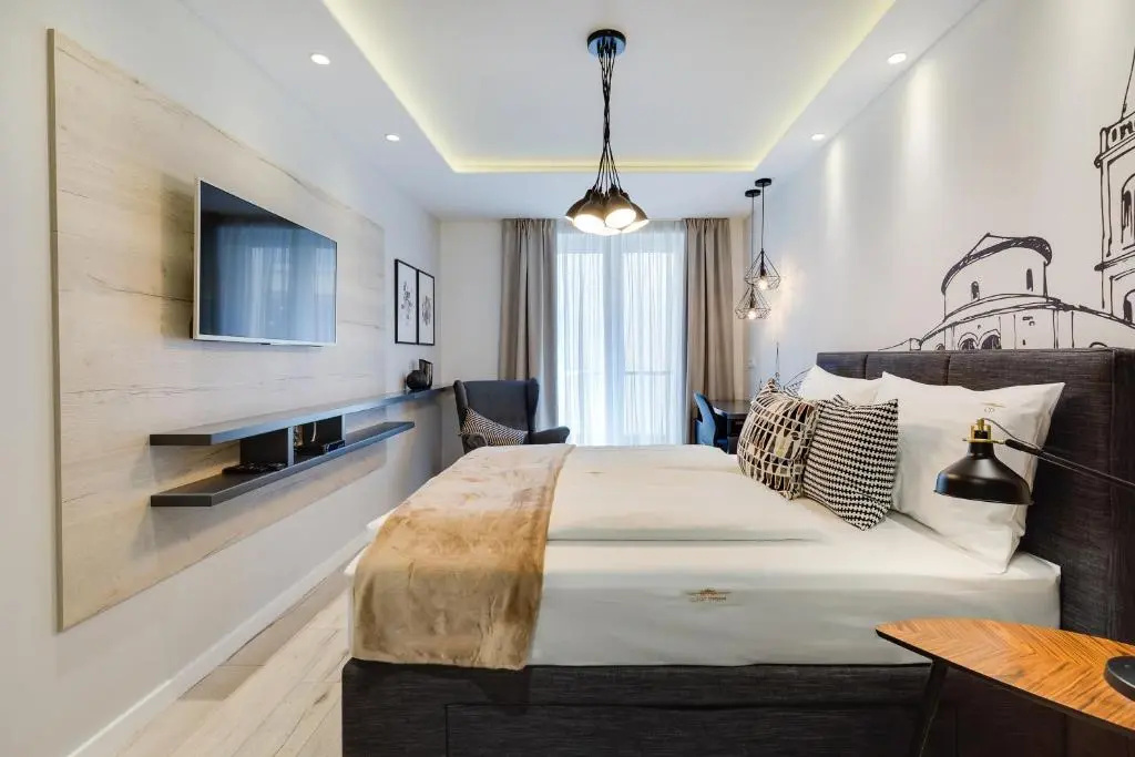 Deluxe Double room (full double bed)
