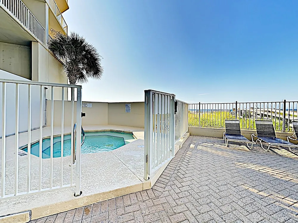 New Listing! Lighthouse W/ Gulfside Pools 2 Bedroom Condo
