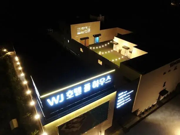WJ Hotel Pool House