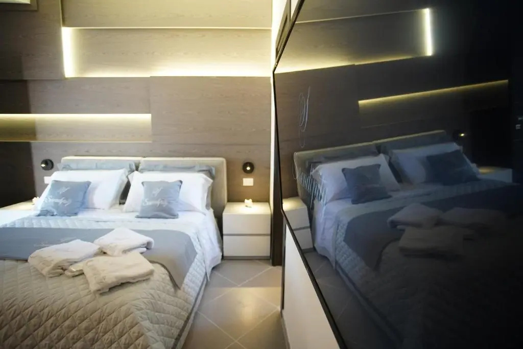 Standard Double room with balcony (full double bed)