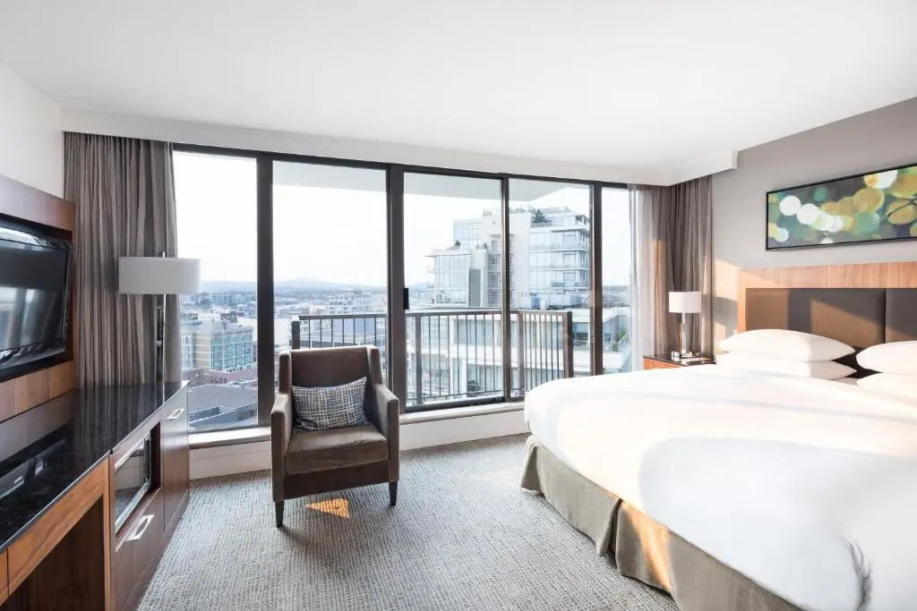Standard room with street view
