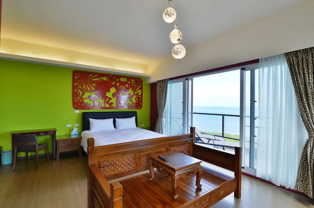 Deluxe Double room with balcony and with ocean view (full double bed)
