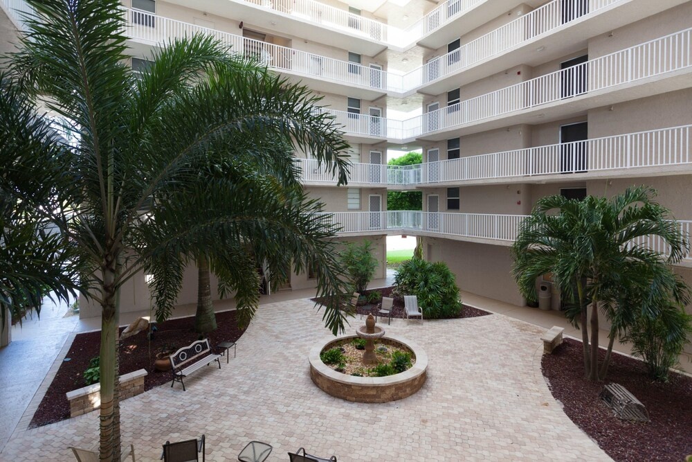 Cheryl's Bonita Beach & Tennis Condo