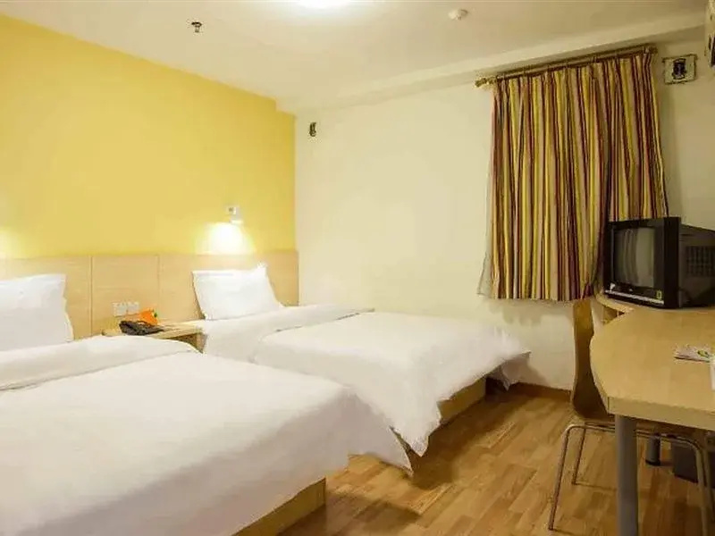 7Days Inn Chain Hotel (Shaoguan Fengcai Building Pedestrian Street)