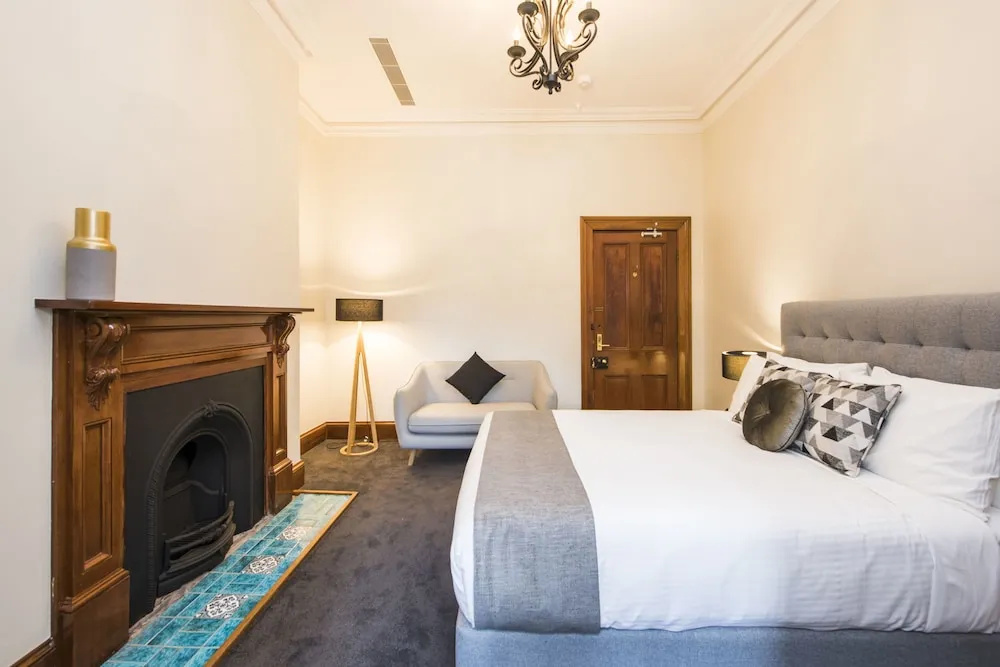 Double Suite with balcony (full double bed)